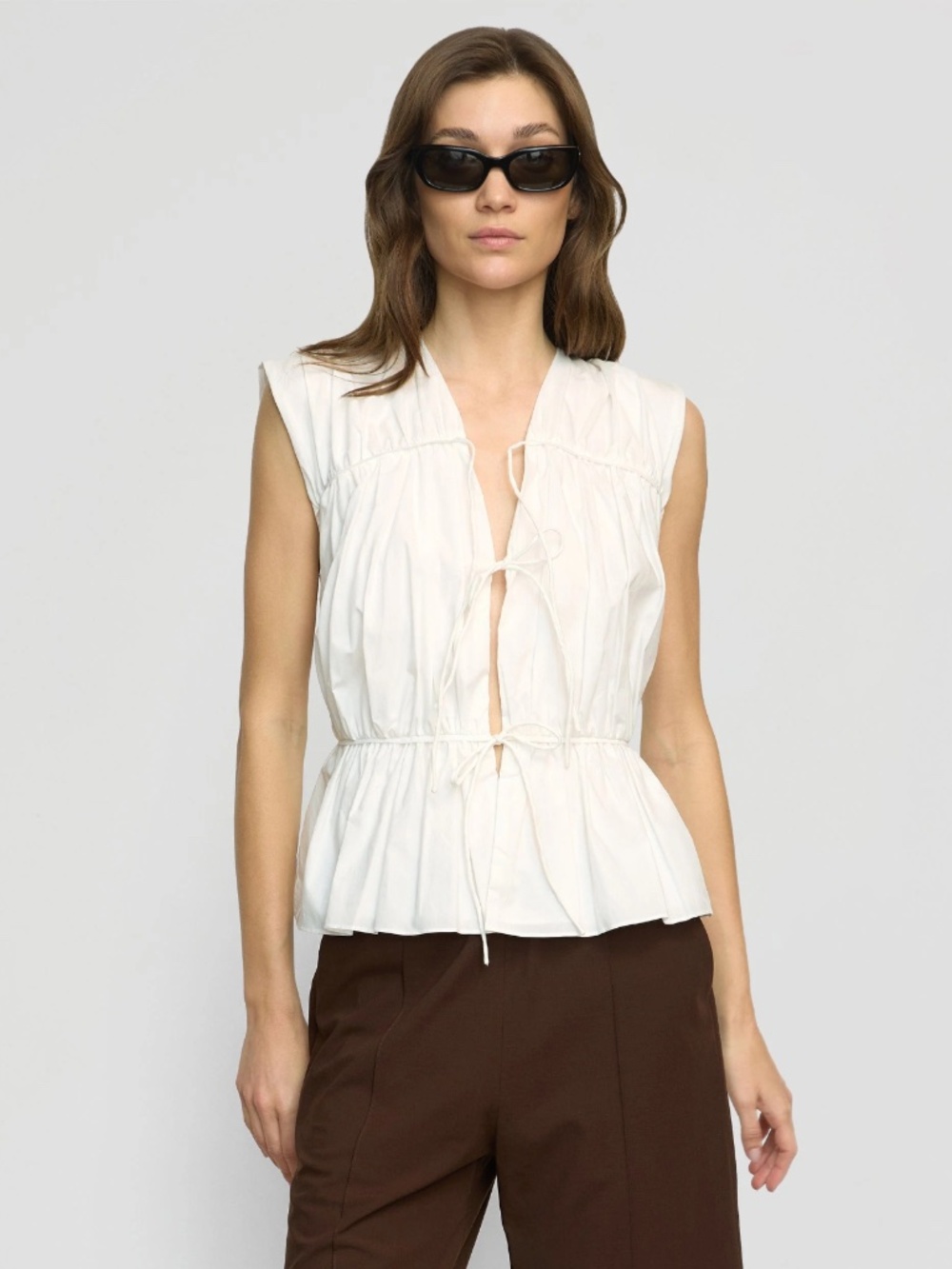 Modern Citizen Cream Tie-Front Ruched Sleeveless Blouse